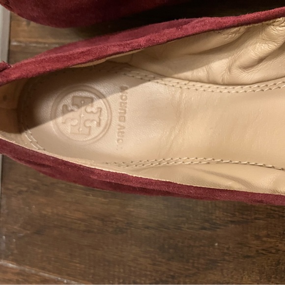 TORY BURCH BURGUNDY SUEDE FLATS SIZE 7 - Picture 5 of 6